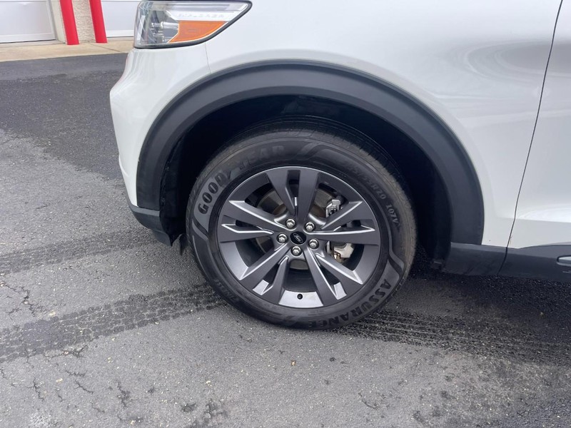 Ford Explorer Vehicle Image 07