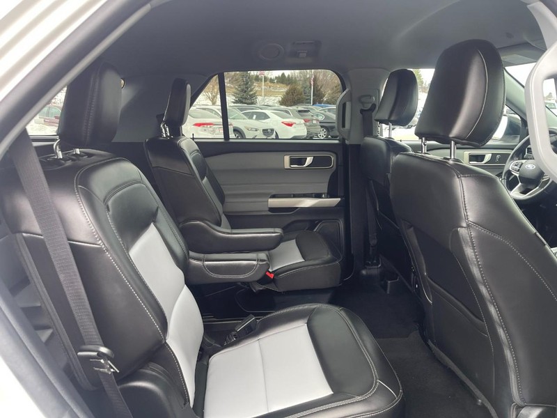 Ford Explorer Vehicle Image 13