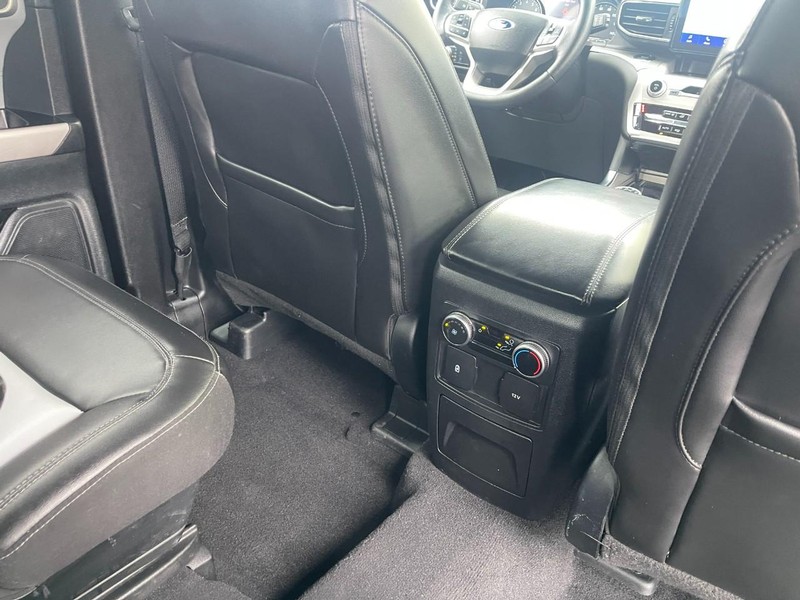 Ford Explorer Vehicle Image 14