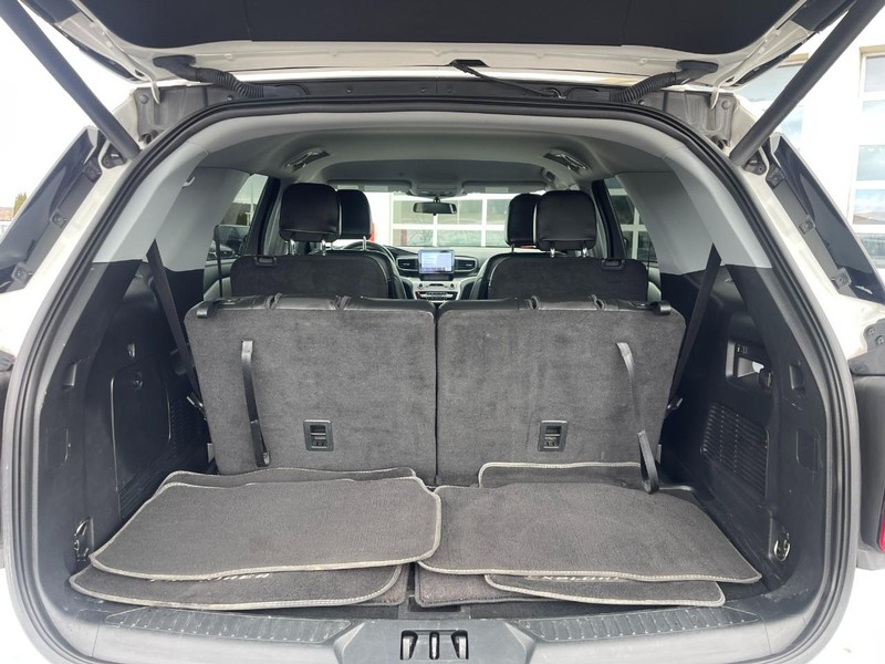 Ford Explorer Vehicle Image 17