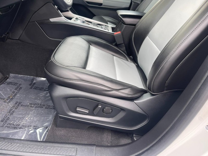 Ford Explorer Vehicle Image 22
