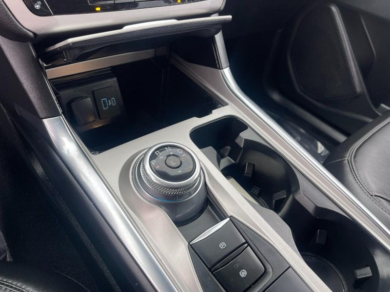 Ford Explorer Vehicle Image 31