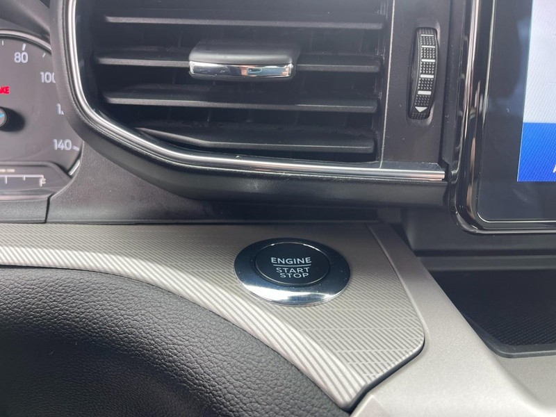 Ford Explorer Vehicle Image 34