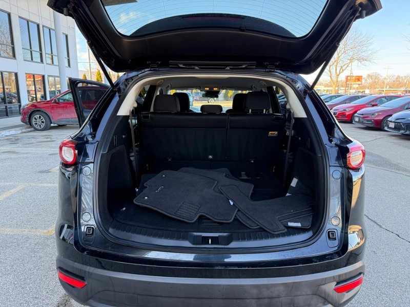 Mazda CX-9 Vehicle Image 14