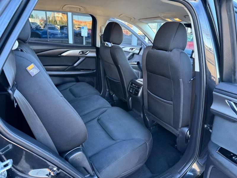 Mazda CX-9 Vehicle Image 16