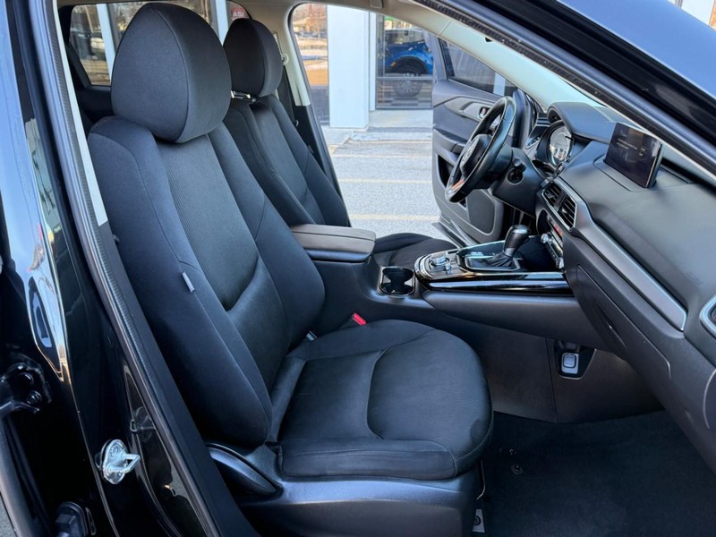 Mazda CX-9 Vehicle Image 18