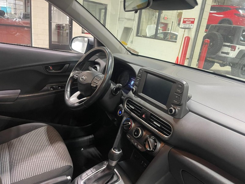 Hyundai Kona Vehicle Image 02
