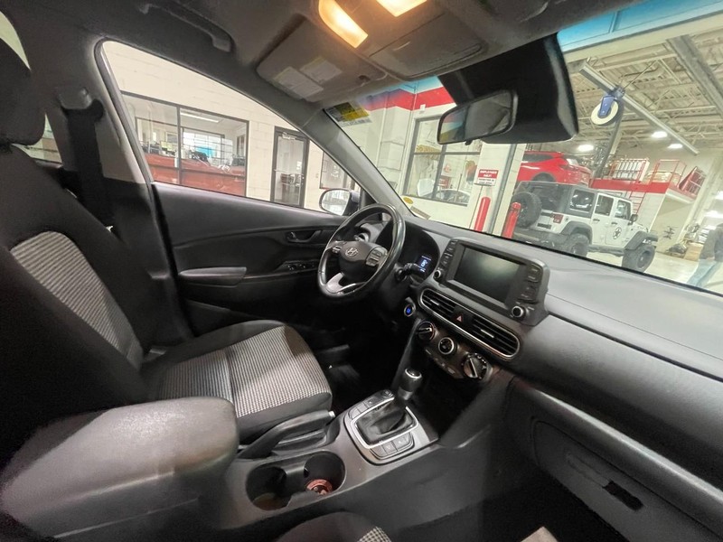 Hyundai Kona Vehicle Image 04