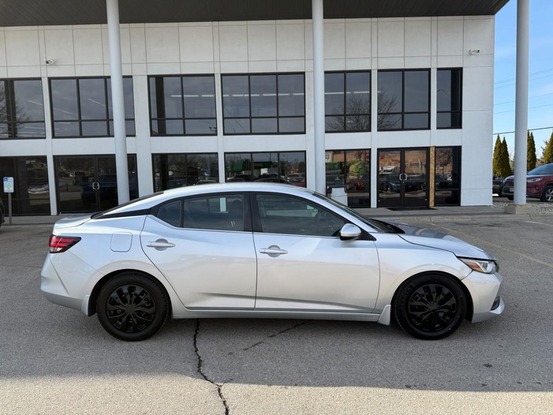 Nissan Sentra Vehicle Image 04