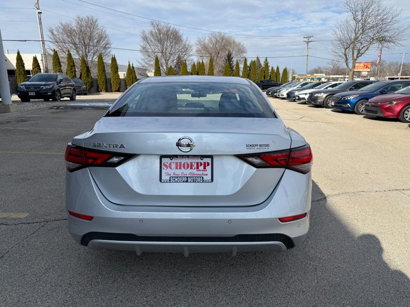 Nissan Sentra Vehicle Image 06