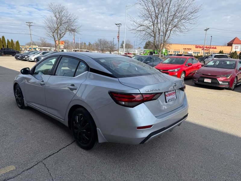 Nissan Sentra Vehicle Image 07