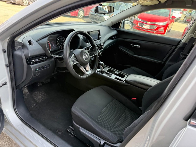 Nissan Sentra Vehicle Image 10