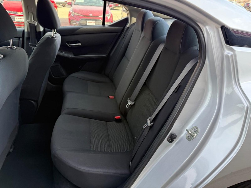 Nissan Sentra Vehicle Image 11