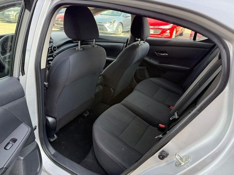 Nissan Sentra Vehicle Image 12