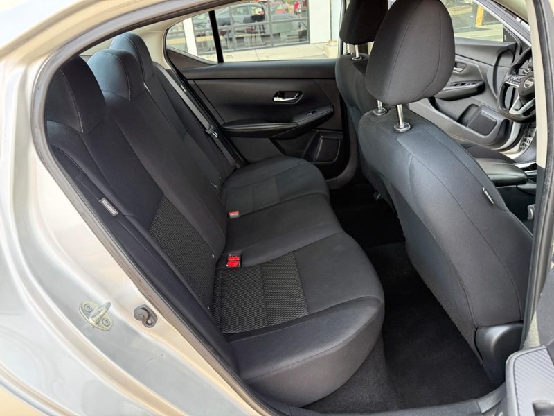 Nissan Sentra Vehicle Image 13