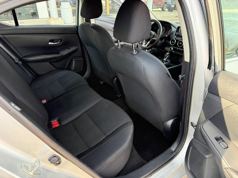 Nissan Sentra Vehicle Image 14