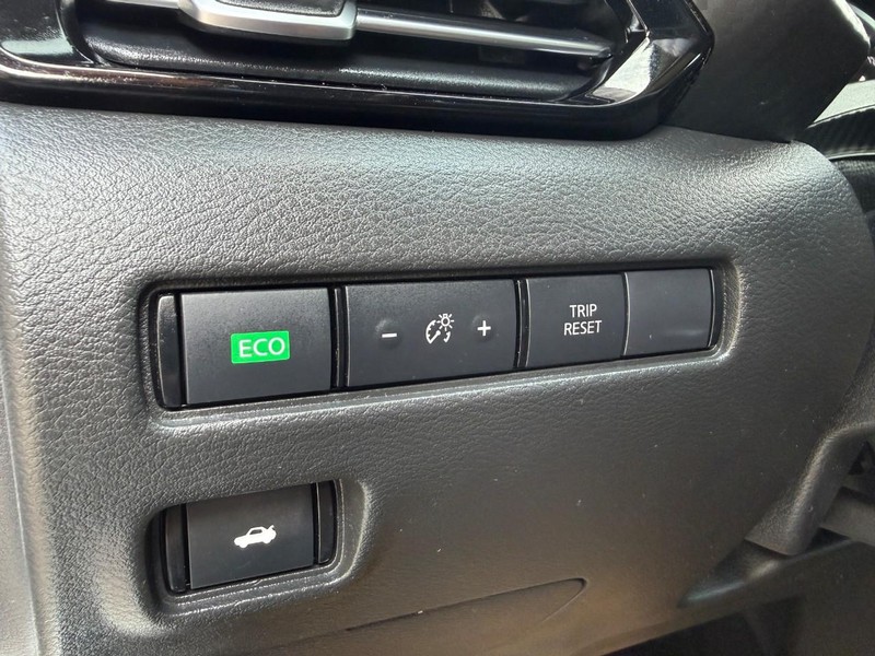 Nissan Sentra Vehicle Image 17