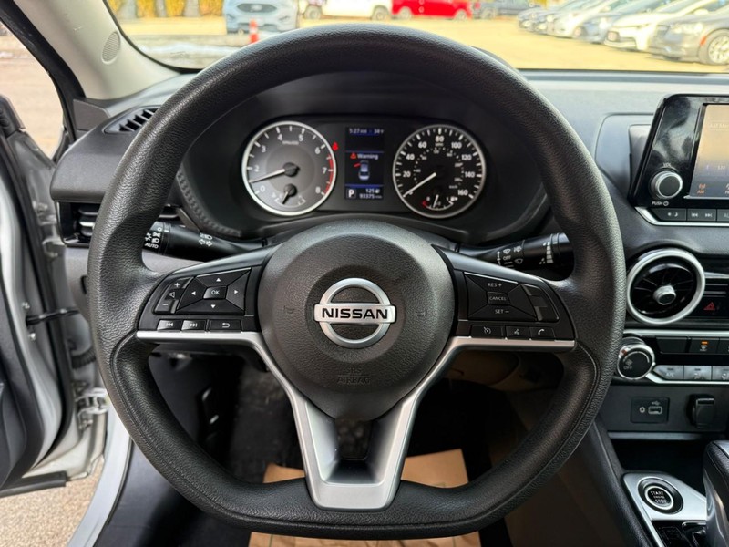 Nissan Sentra Vehicle Image 19