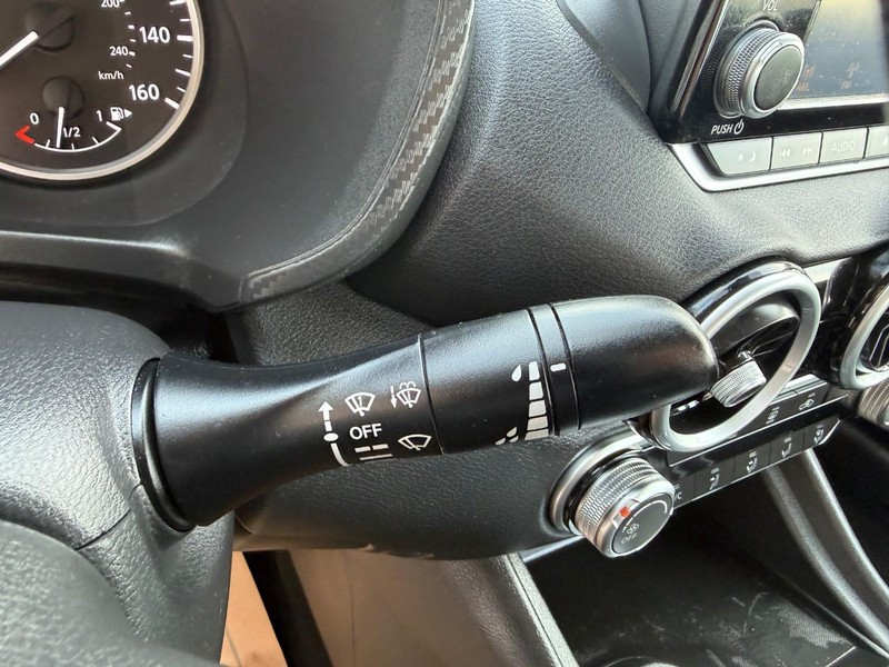 Nissan Sentra Vehicle Image 22