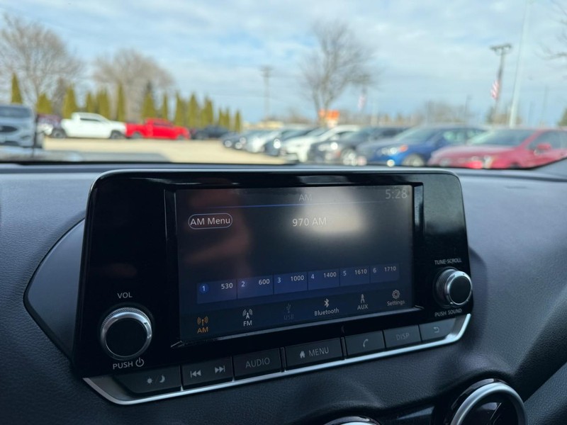 Nissan Sentra Vehicle Image 23