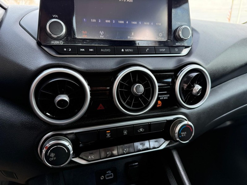 Nissan Sentra Vehicle Image 24