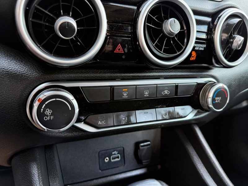 Nissan Sentra Vehicle Image 25