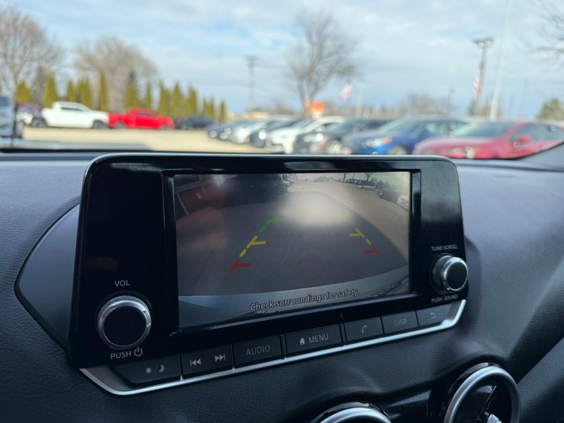 Nissan Sentra Vehicle Image 26