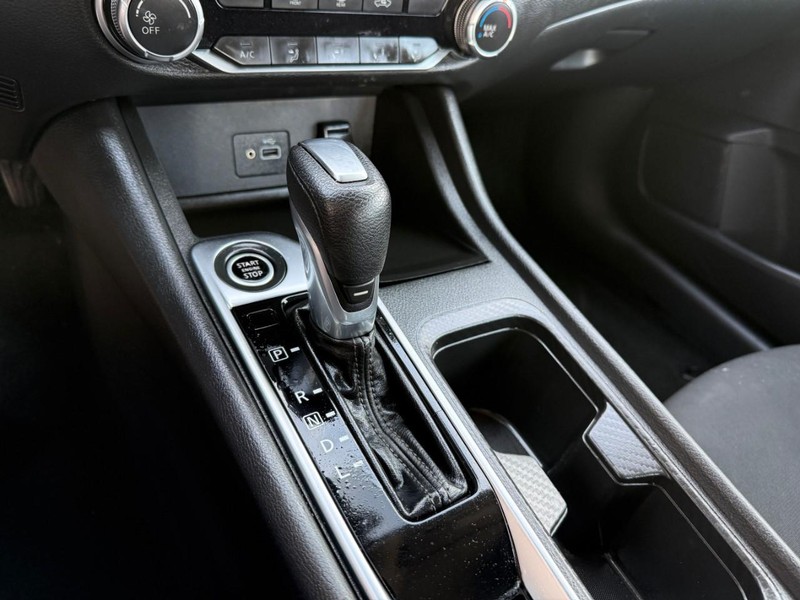 Nissan Sentra Vehicle Image 27