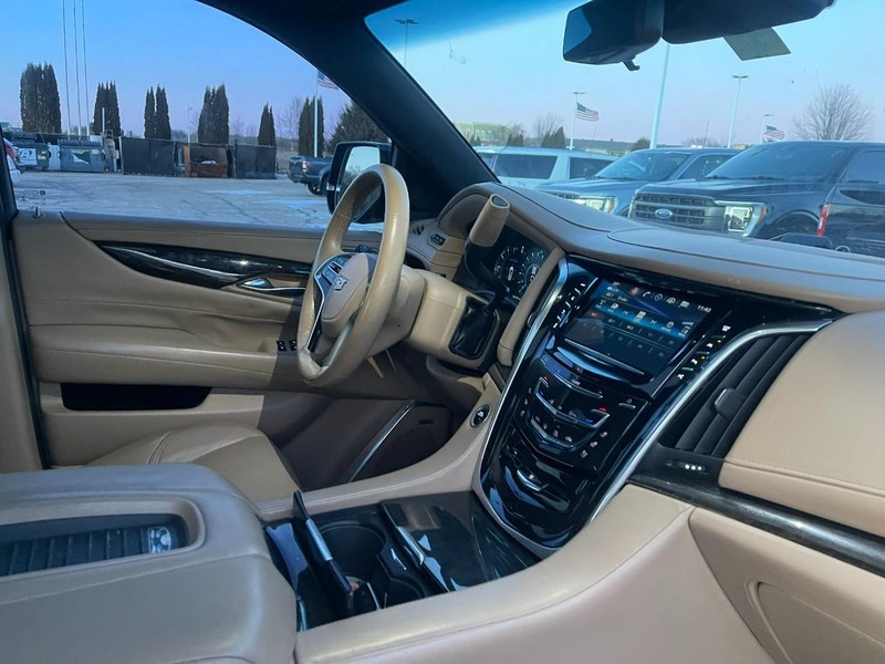 Cadillac Escalade Vehicle Image 03