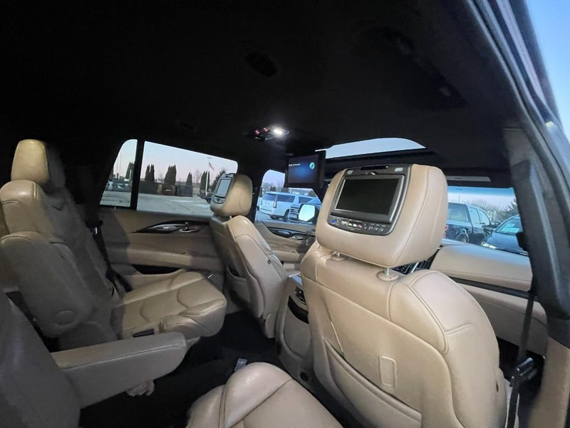 Cadillac Escalade Vehicle Image 06
