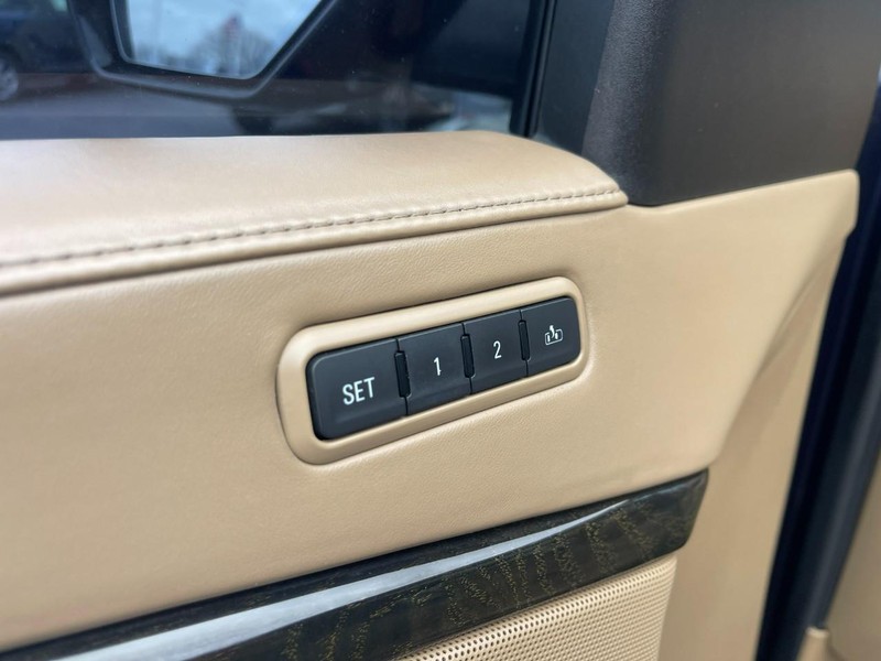 Cadillac Escalade Vehicle Image 14