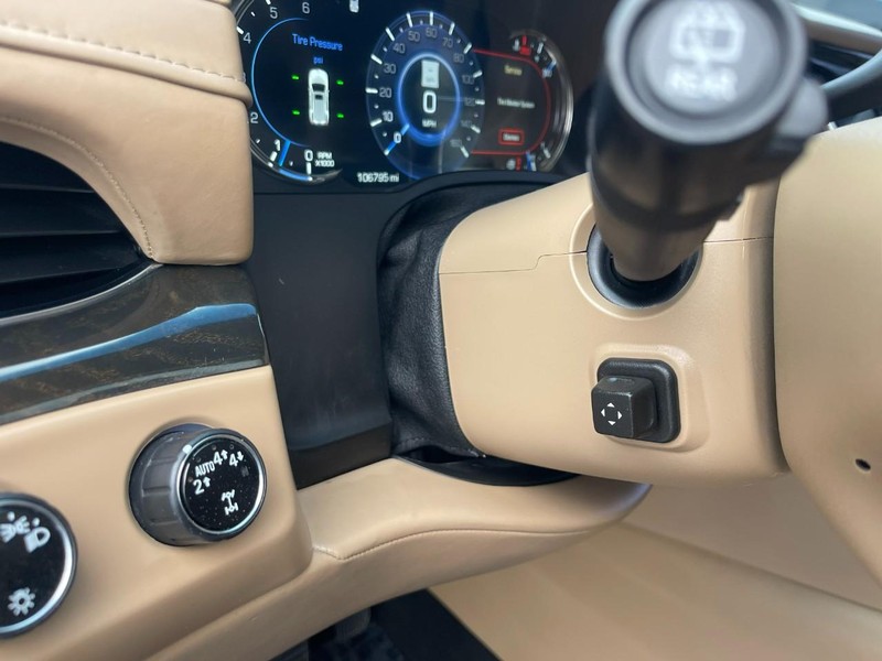 Cadillac Escalade Vehicle Image 16