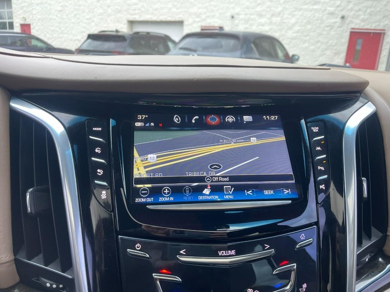 Cadillac Escalade Vehicle Image 21