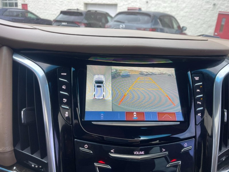 Cadillac Escalade Vehicle Image 22
