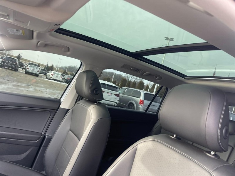 Volkswagen Tiguan Vehicle Image 03