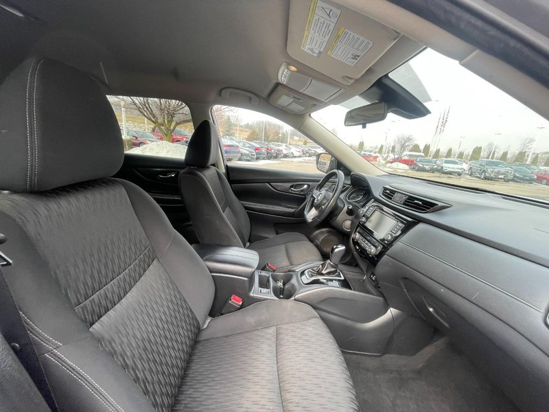 Nissan Rogue Vehicle Image 10