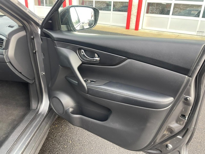 Nissan Rogue Vehicle Image 11