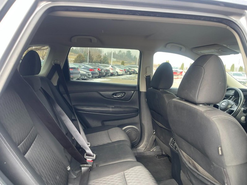 Nissan Rogue Vehicle Image 12