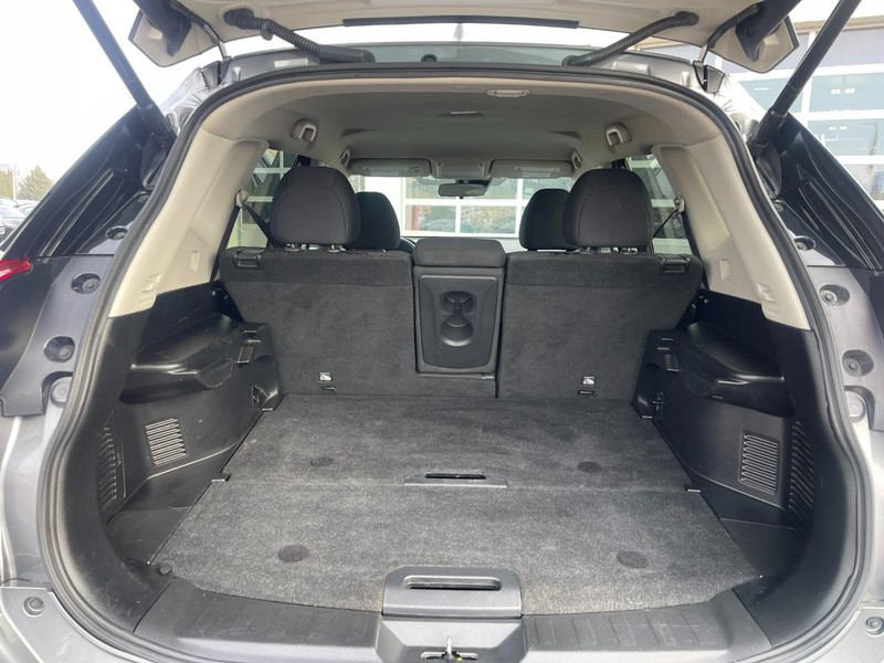 Nissan Rogue Vehicle Image 14