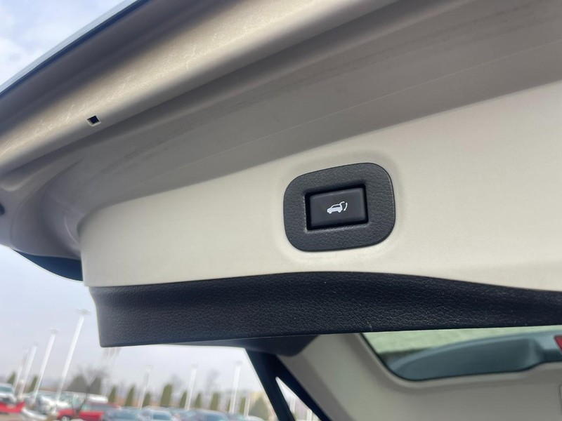 Nissan Rogue Vehicle Image 15