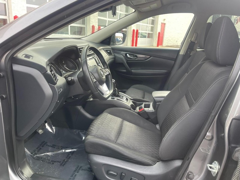 Nissan Rogue Vehicle Image 17