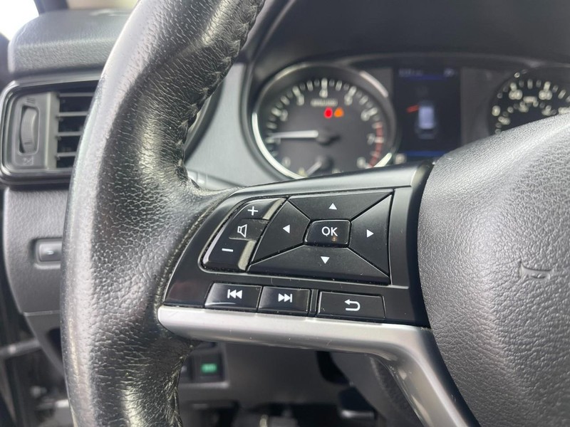 Nissan Rogue Vehicle Image 23