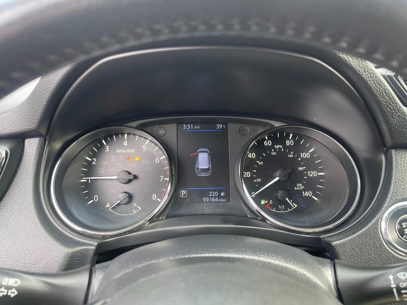 Nissan Rogue Vehicle Image 25