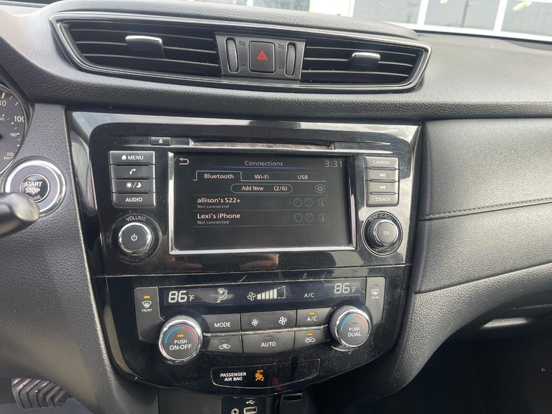 Nissan Rogue Vehicle Image 26