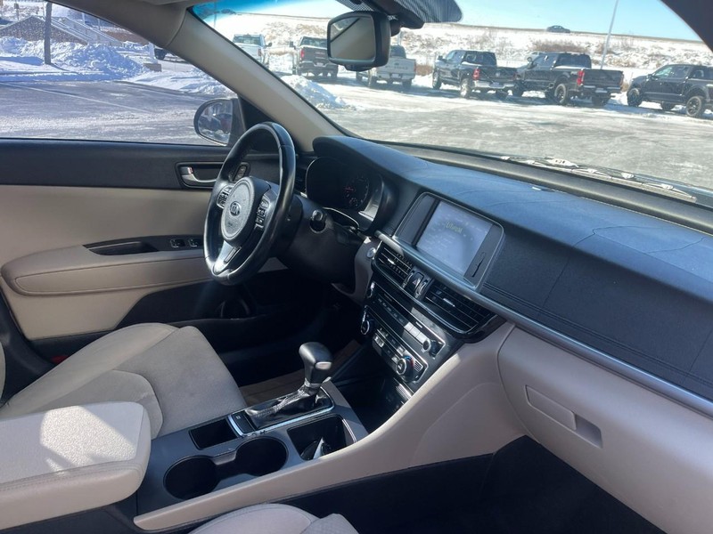 Kia Optima Vehicle Image 06