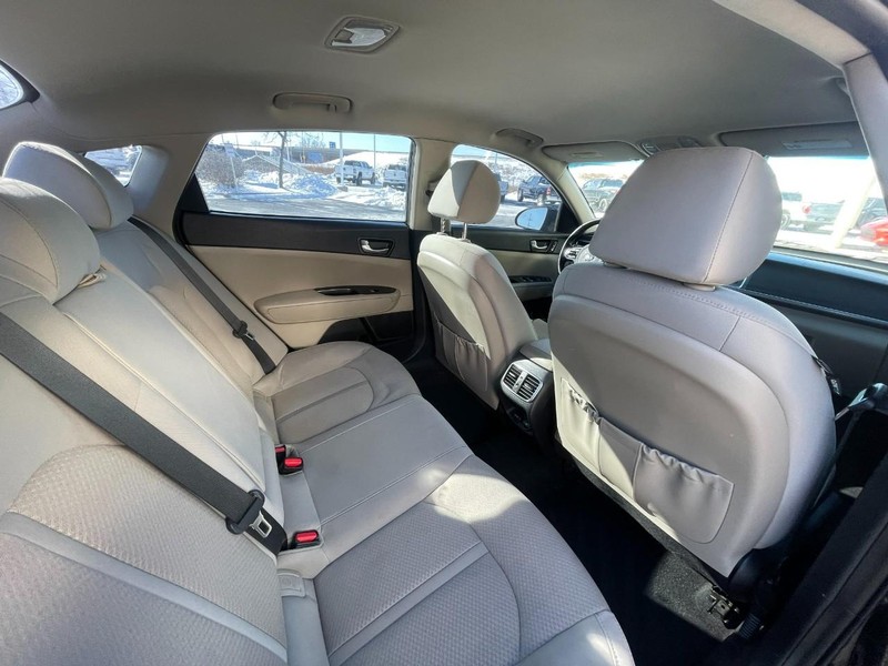 Kia Optima Vehicle Image 10