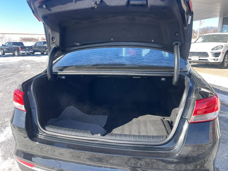 Kia Optima Vehicle Image 12
