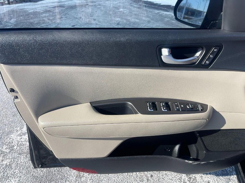 Kia Optima Vehicle Image 17