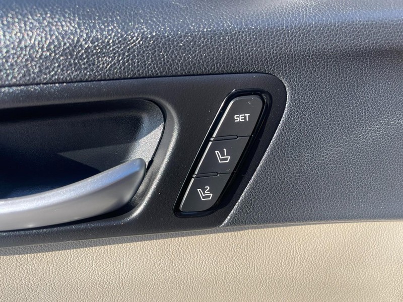 Kia Optima Vehicle Image 18