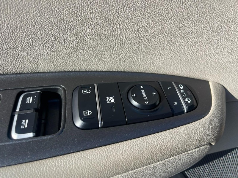 Kia Optima Vehicle Image 19